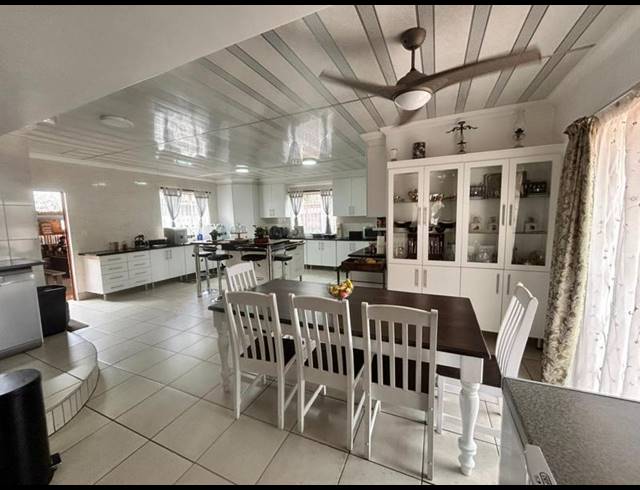 5 BEDROOM HOUSE FOR SALE IN SELECTION PARK